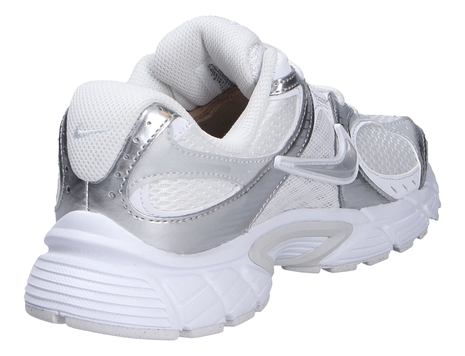Nike V5 RNR Sneaker in Weiß und Silber aus Mesh mit Metallic-Overlays, Rückansicht mit gepolstertem Schaft und markanter Sohle
