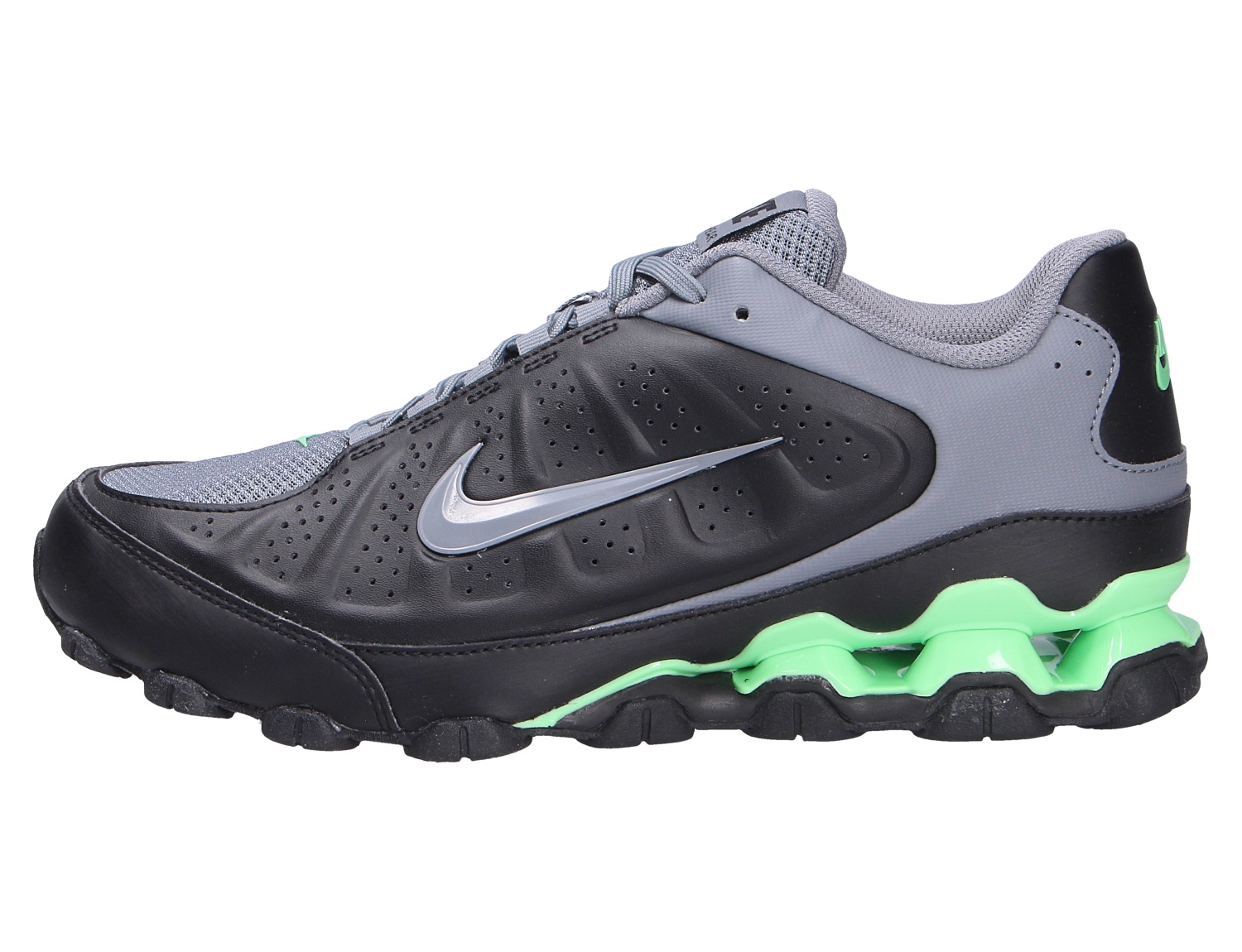 Seitenansicht des Nike Reax 8 NSW Sneakers in Schwarz und Grau mit silbernem Swoosh und auffälliger Reax-Dämpfung für dynamischen Alltagskomfort