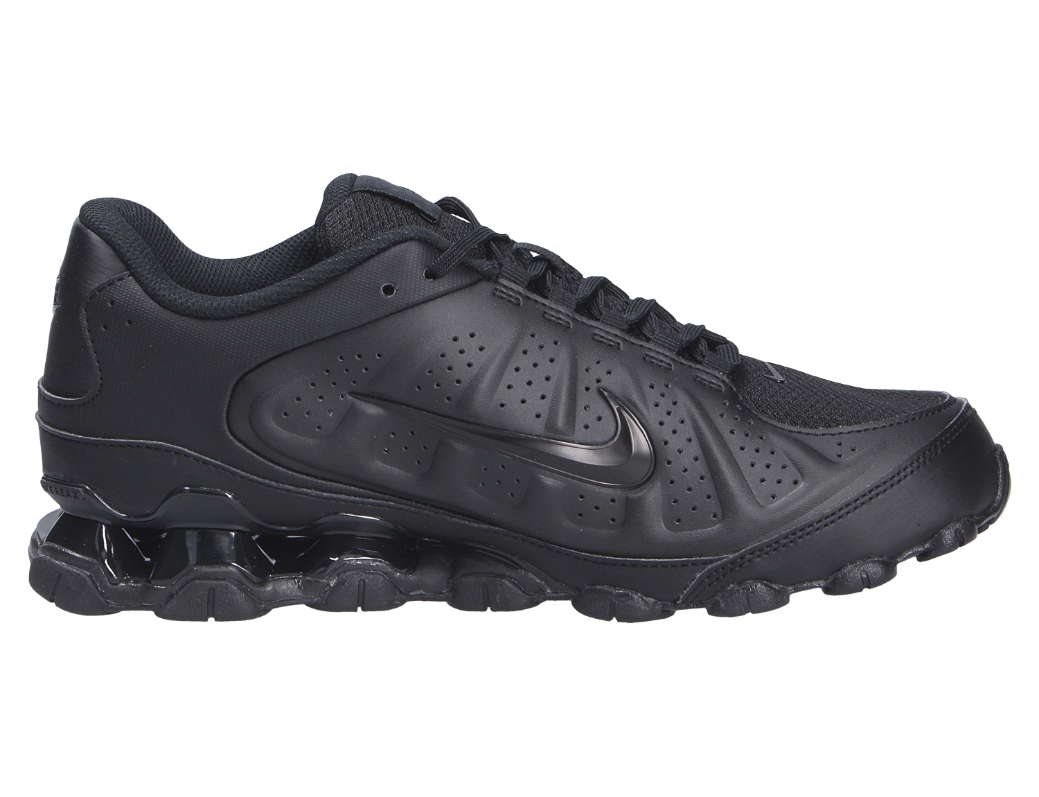 Nike Reax 8 NSW von Nike: schwarzer Herren-Sneaker mit Schnürung, seitlichem Swoosh und markanter Reax-Dämpfung in der Seitenansicht