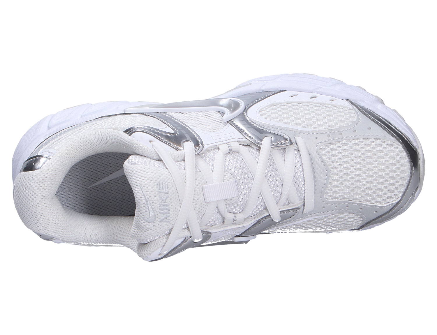 Nike V5 RNR Sneaker in Weiß mit silbernen Overlays und Mesh-Obermaterial, Draufsicht