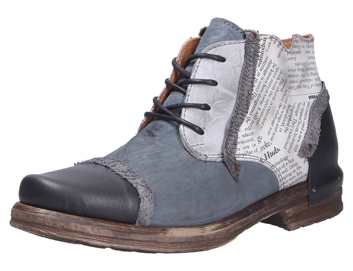 Charme ETNIC Damen-Stiefelette in Blau-Grau, knöchelhoch mit Schnürung, schwarzer Kappe, silbernem Einsatz und markantem Zeitungprint am Schaft