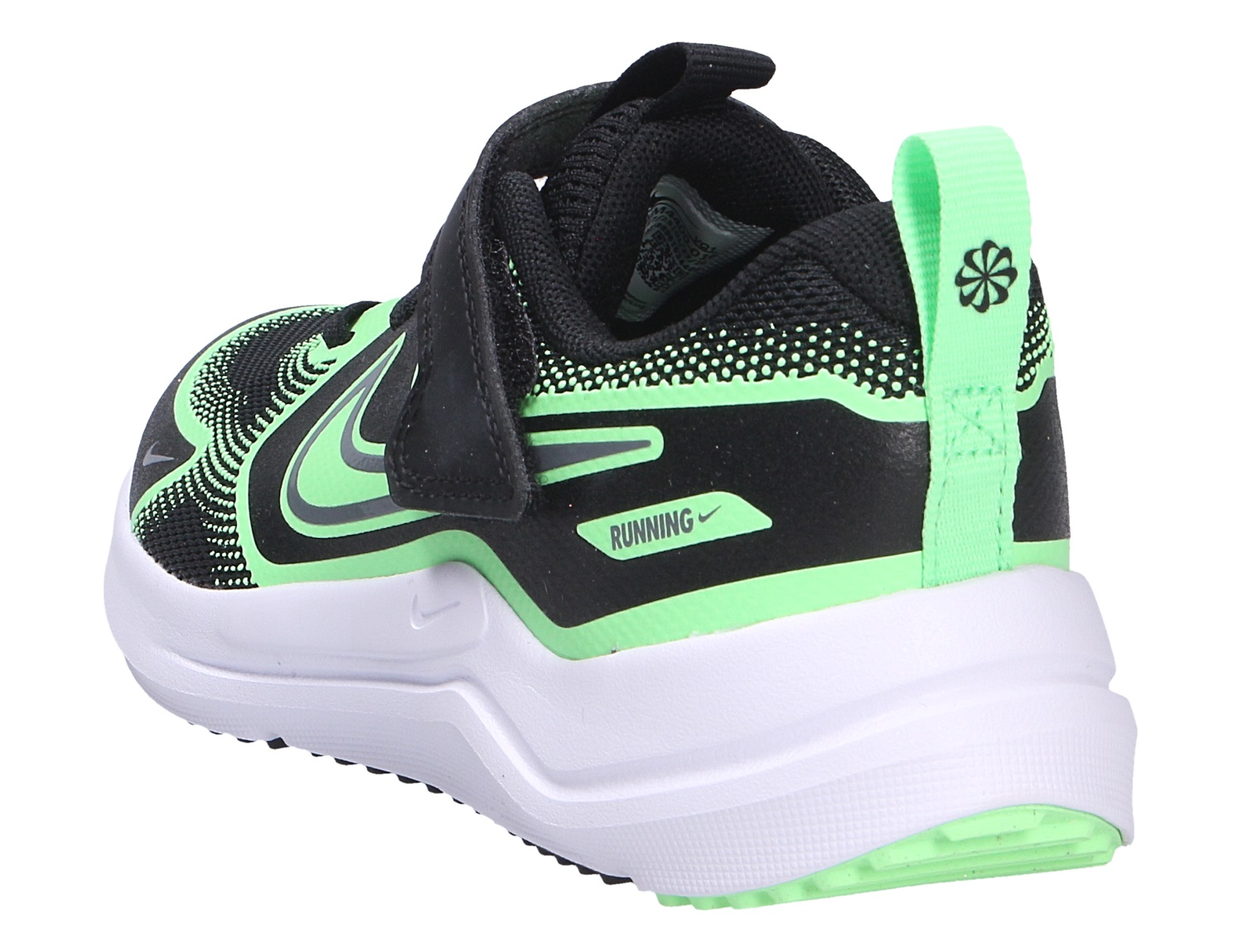 Nike Cosmic Runner für Kinder, schwarzer und grüner Schlupfschuh mit Klettverschluss, leichter Sohle und sportlichem Running-Design in Seitenansicht
