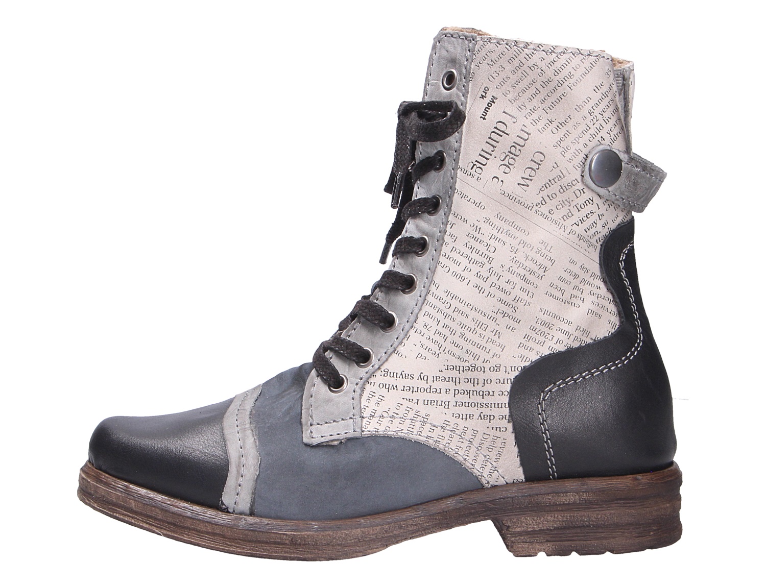 Charme Etnic 26 Damen-Stiefelette in Grau und Schwarz, geschnürt, mit Zeitungstext-Print, seitlichem Druckknopf-Riemen und brauner Sohle
