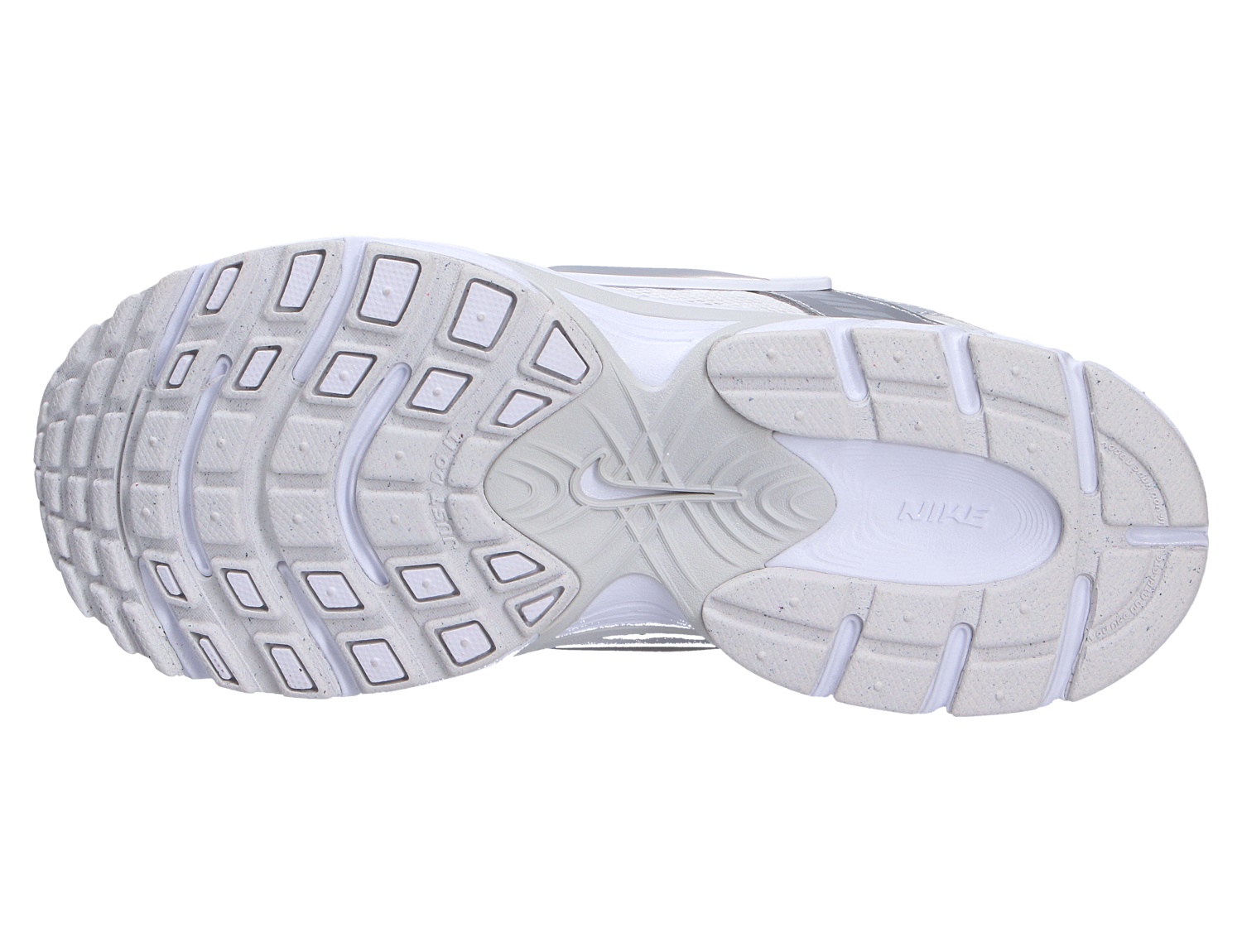 Unteransicht des Nike V5 RNR Sneakers mit weißer, profilierter Gummiaußensohle und sichtbarem Nike-Branding