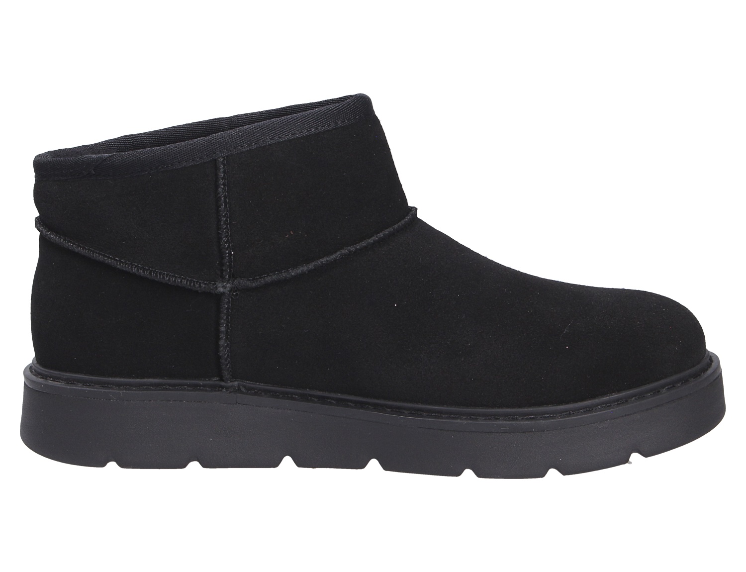 Skechers Keepsakes Cozy in Schwarz, kuschelige Winterstiefelette mit kurzer Schafthöhe und profilierter Sohle in der Seitenansicht