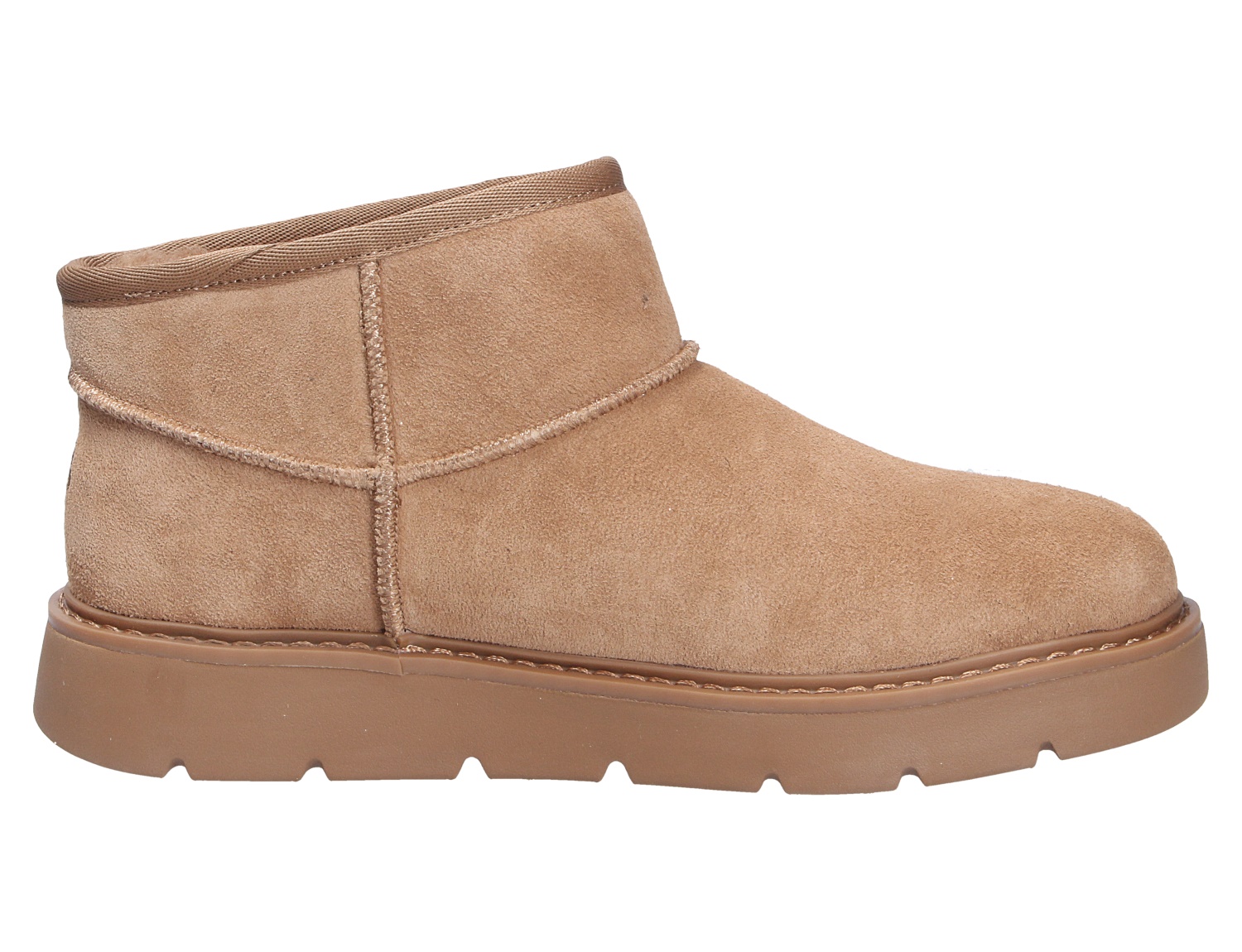 Skechers Keepsakes Cozy Damen Winter-Boot aus braunem Veloursleder-Look mit kurzer Schafthöhe und profilierter Sohle in der Seitenansicht