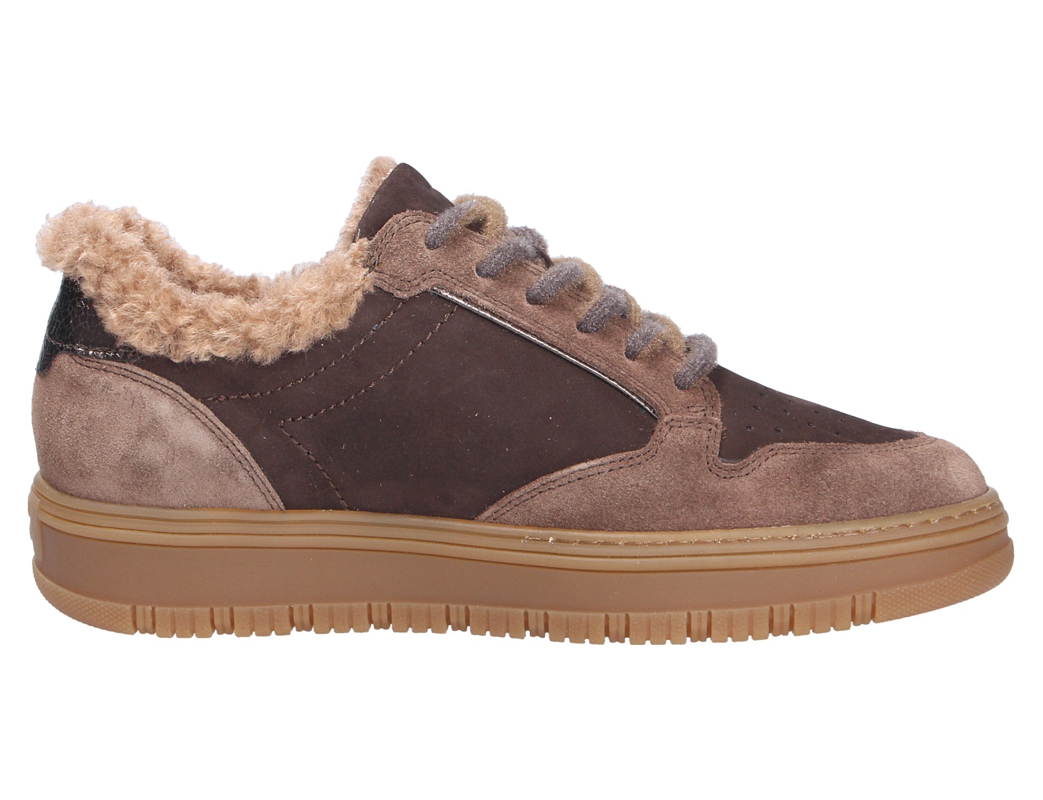 Paul Green Damen Sneaker, brauner Freizeitschuh aus Veloursleder mit kuscheligem Futter, Schnürung und heller Plateausohle in Seitenansicht